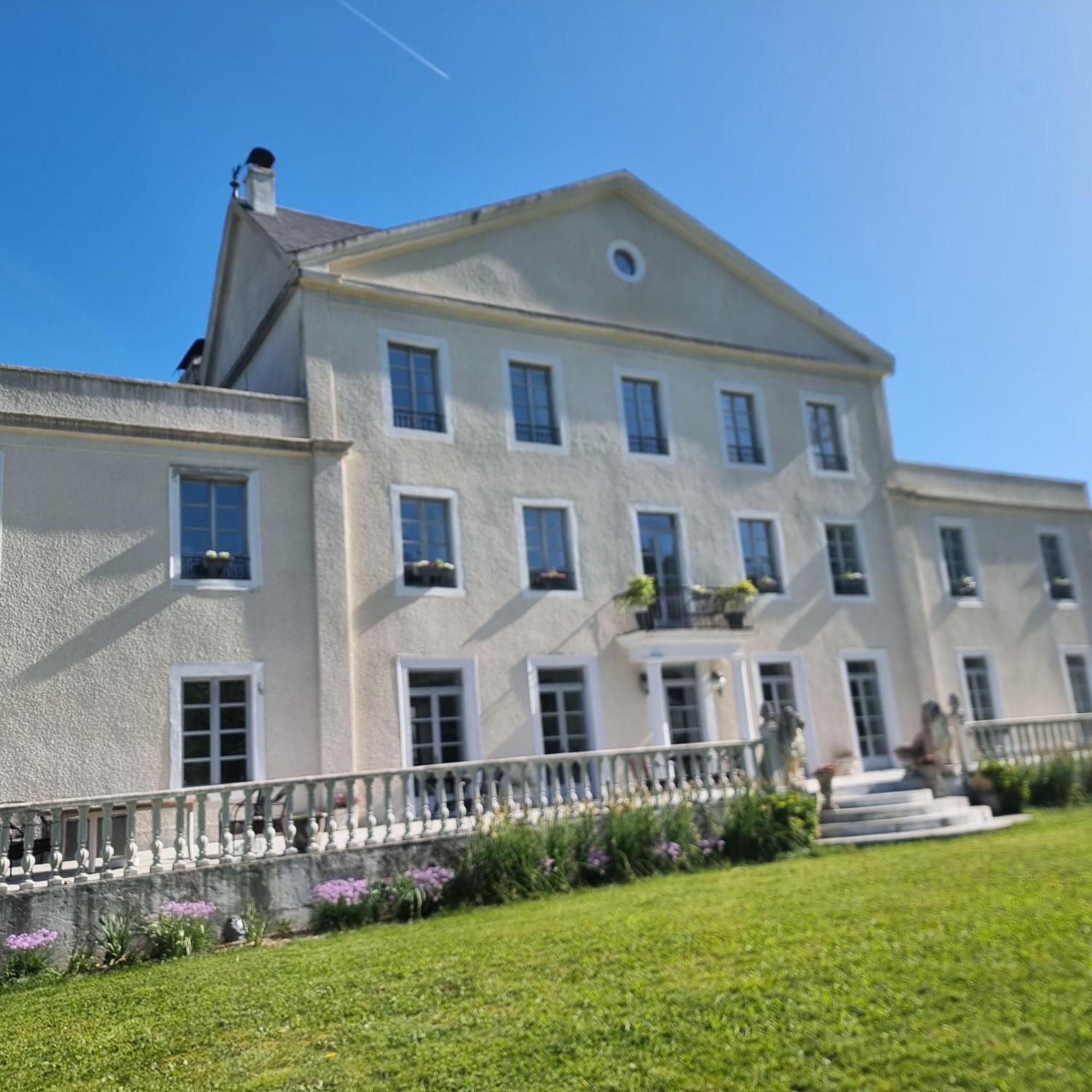 Chateau Roquehort Avec Ev Recharge Point 22Kw Monein Exterior foto